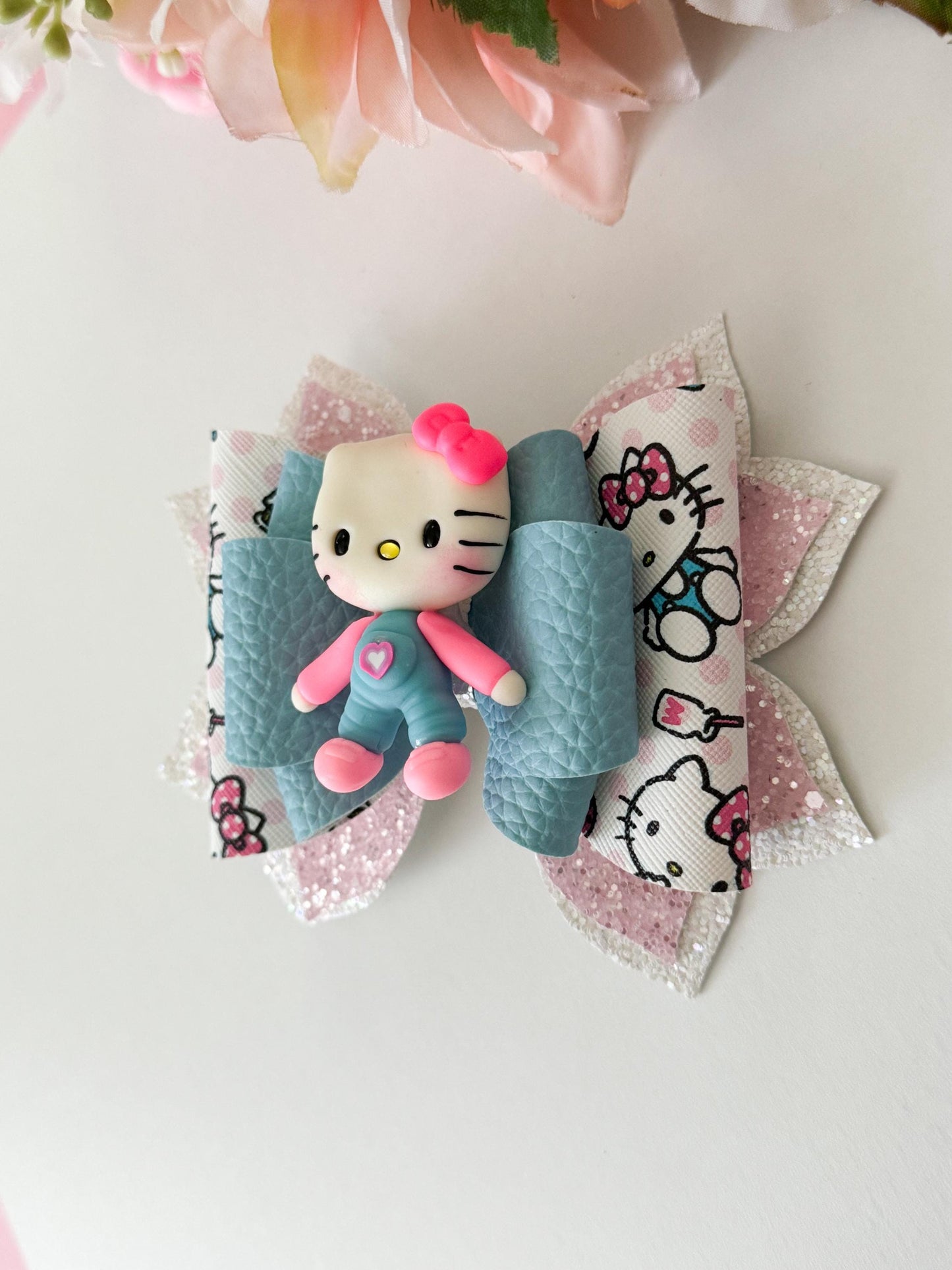 Hello cat bow , Characters bows, bows, Hair bow, cat bow , kitty birthday, kitty bows, hello cat accessories, lazos