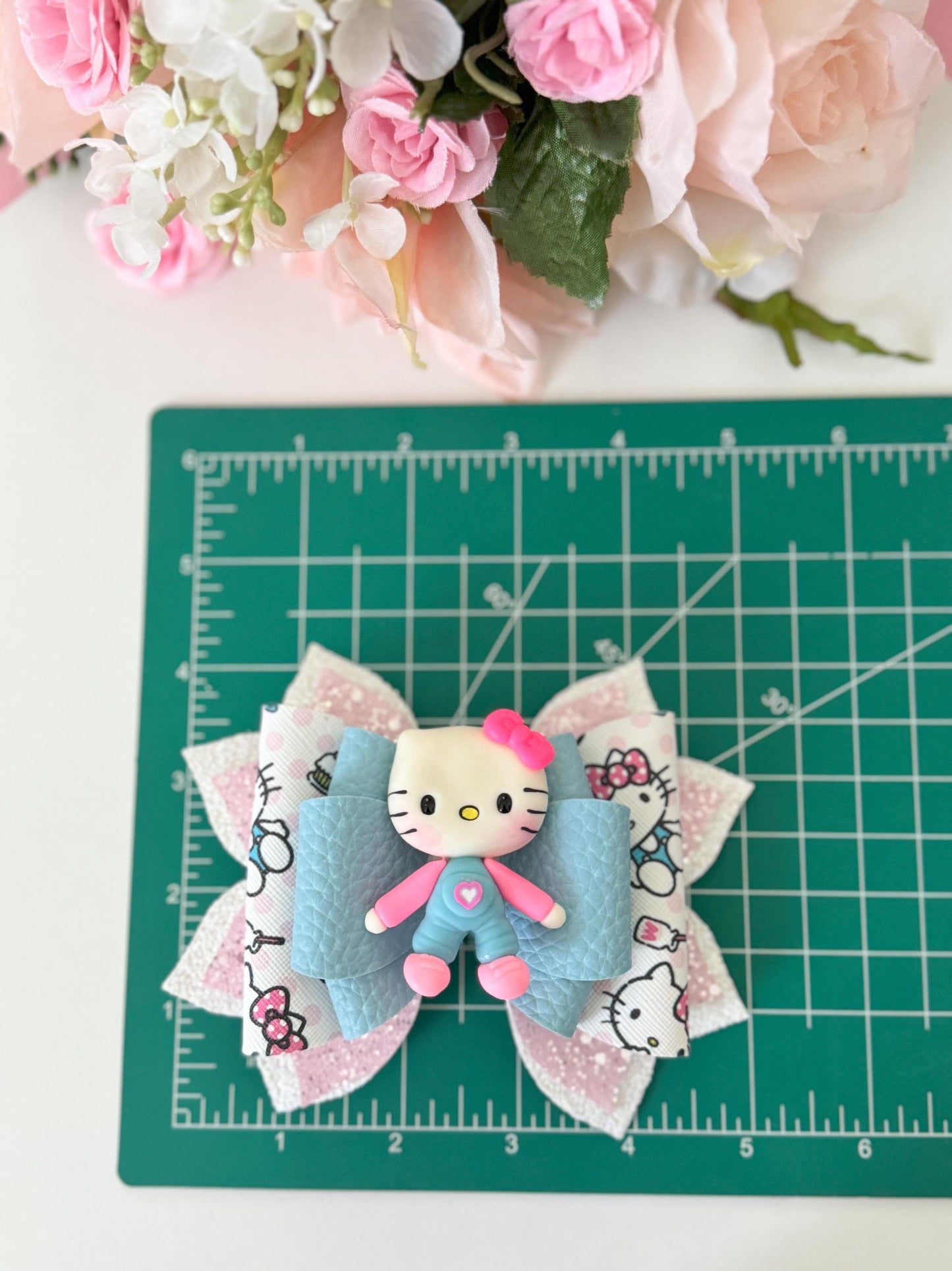 Hello cat bow , Characters bows, bows, Hair bow, cat bow , kitty birthday, kitty bows, hello cat accessories, lazos