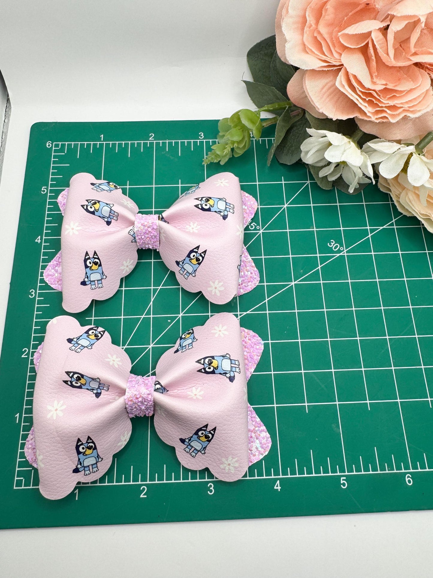 Blue dog bow set. Handmade bows. Blue dog accessories . Toddler bows . lazos, blue dog piggies bows, blue dog birthday accessory