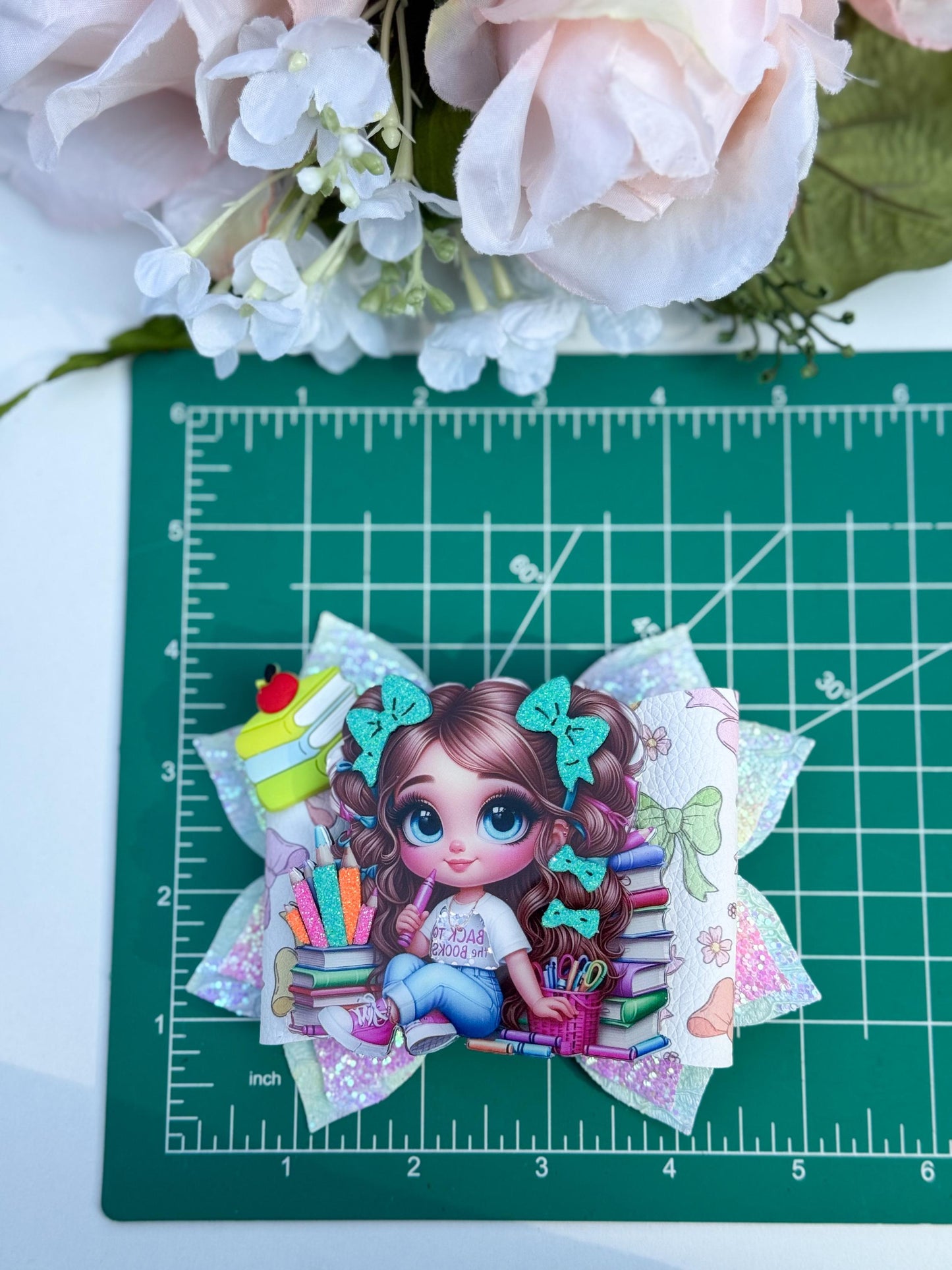 Back to school. Ms. Rachel bows, handmade accessories, girl bows , school accessories, lazos. Ms Rachel birthday theme