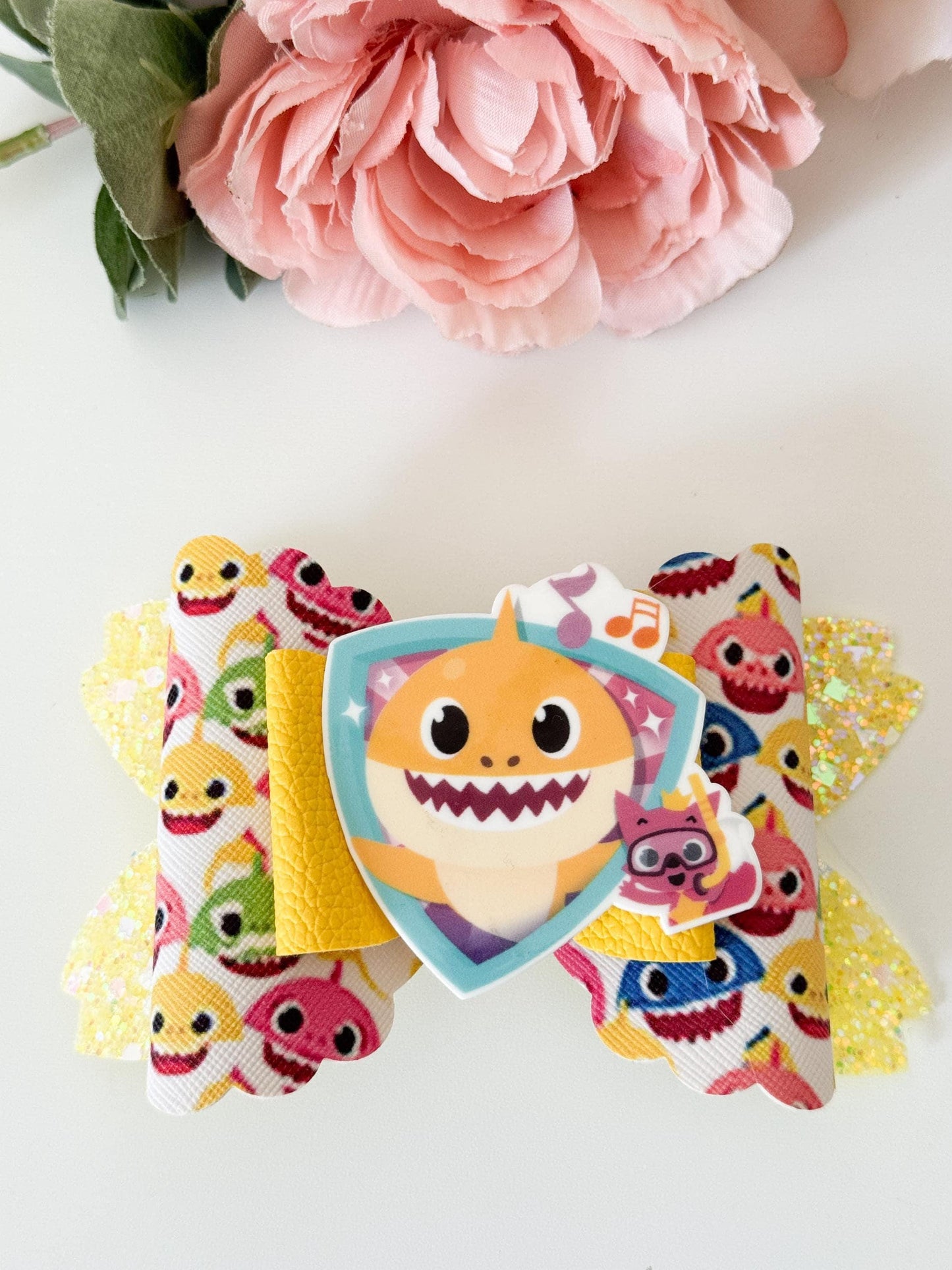 Shark bow, birthday accessories , Hair bow, handmade bows, lazos. Summer bows, shark birthday theme, accessories