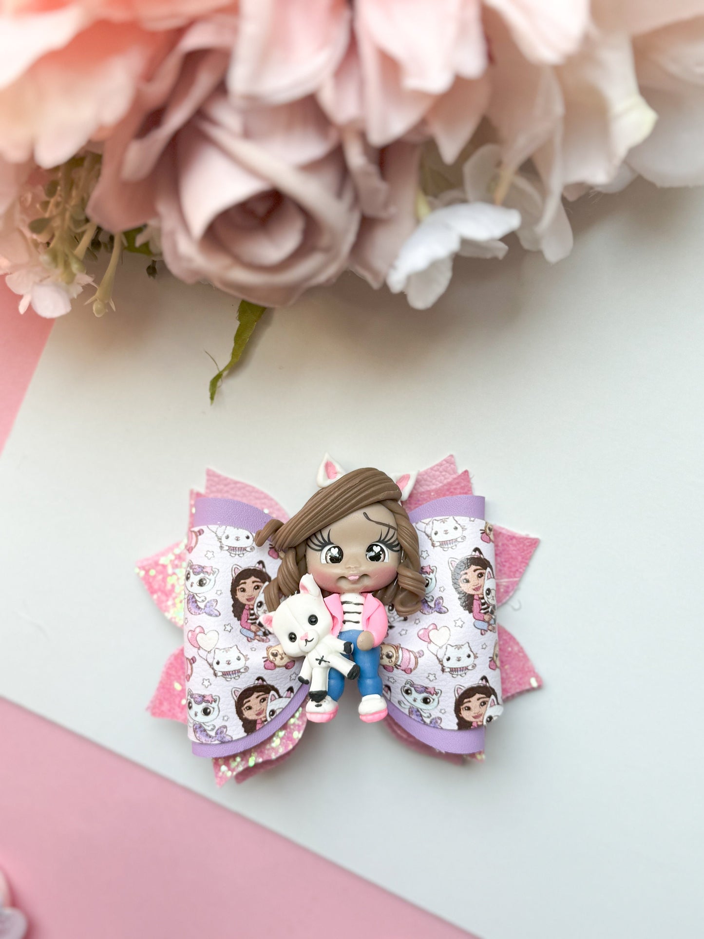 Gabby bows ,doll house bow, gabbys birthday, Characters bows, bows, Hair bow, Hair accessories, lazos, handmade bows