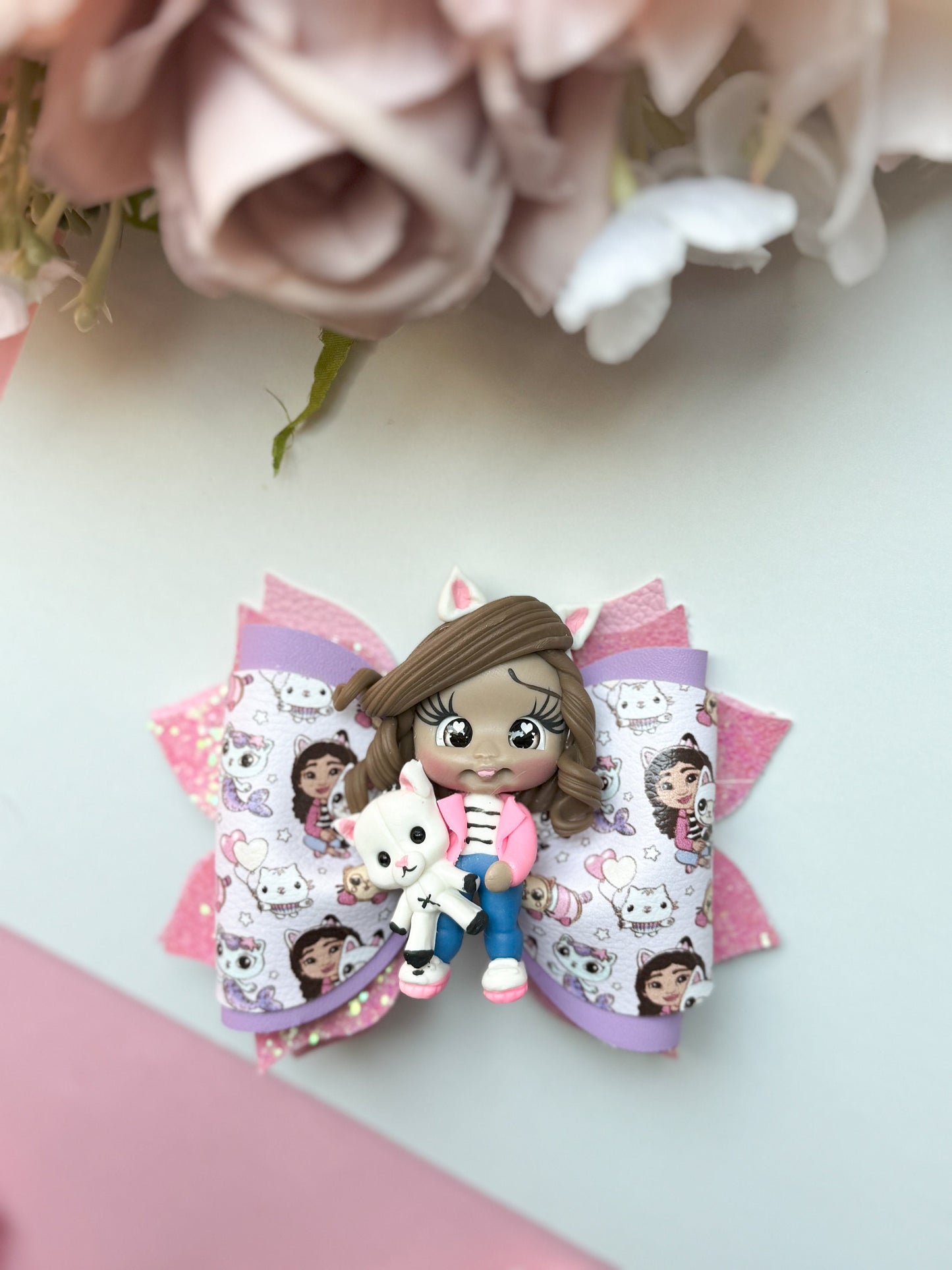 Gabby bows ,doll house bow, gabbys birthday, Characters bows, bows, Hair bow, Hair accessories, lazos, handmade bows