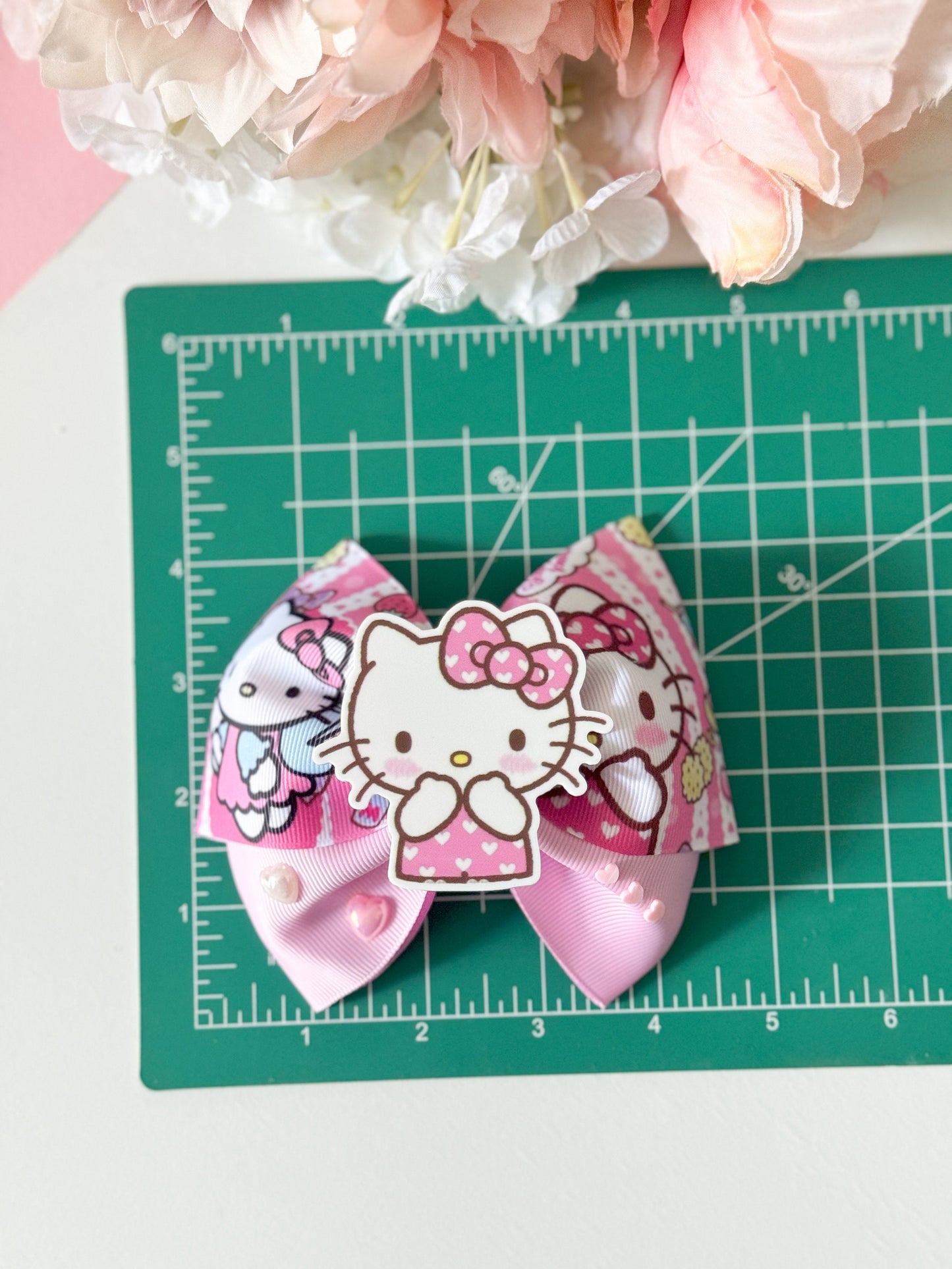 Hello cat bow. Kitty birthday accessories , Hair bow, handmade bows, lazos. Hello cat accessories, hello cat birthday, unique gift