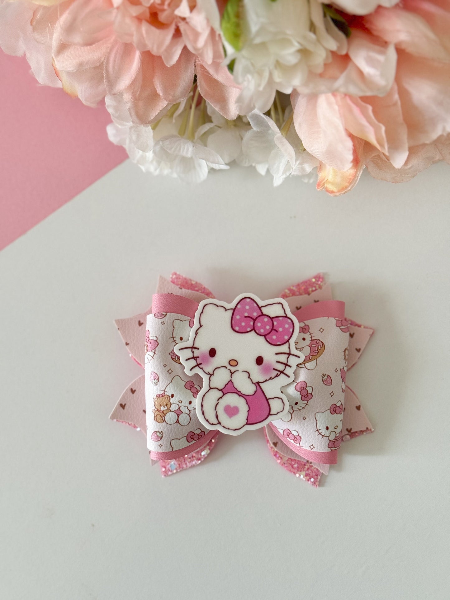 Hello cat bow  , Characters bows, bows, Hair bow, cat bow , kitty birthday, kitty bows, hello cat accessories, lazos