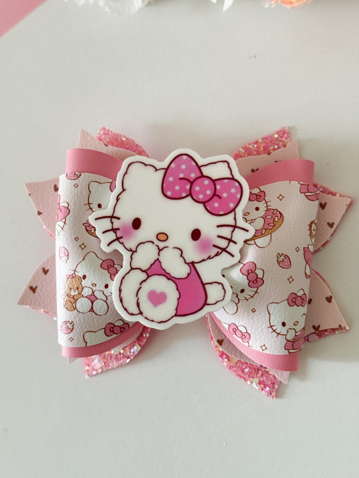 Hello cat bow  , Characters bows, bows, Hair bow, cat bow , kitty birthday, kitty bows, hello cat accessories, lazos