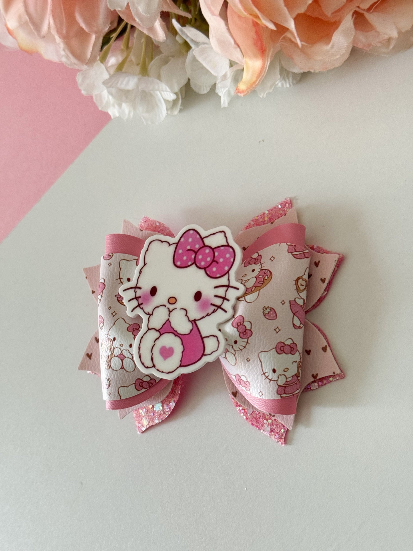 Hello cat bow  , Characters bows, bows, Hair bow, cat bow , kitty birthday, kitty bows, hello cat accessories, lazos