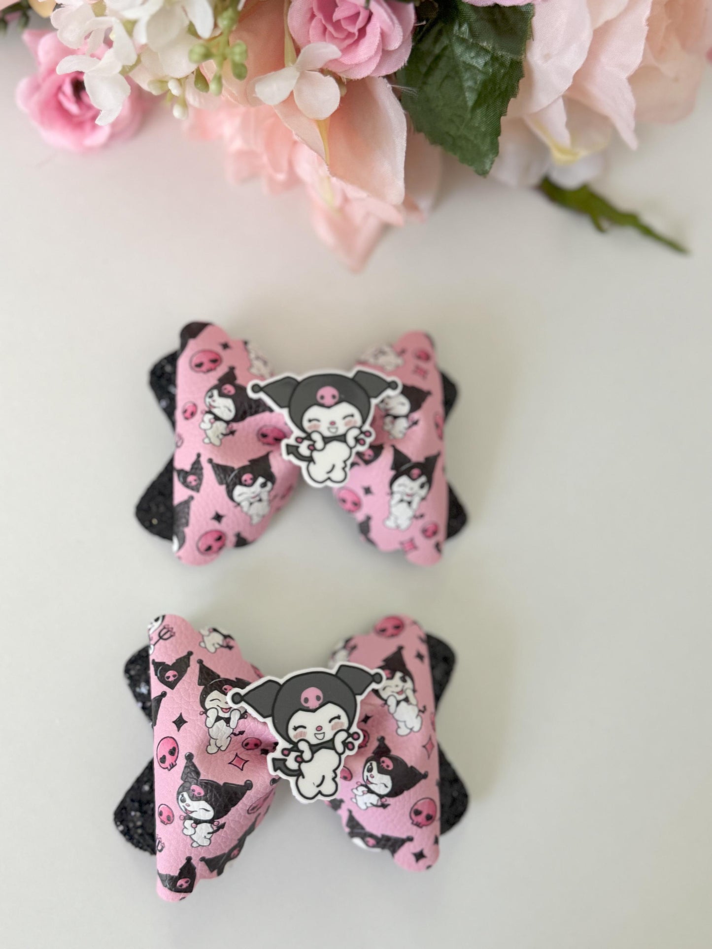 Hello cat friend bow set. Bows. Hello cat accessories . Theme bows . Character bows . Kitty bows , hello cat friends birthday, lazos