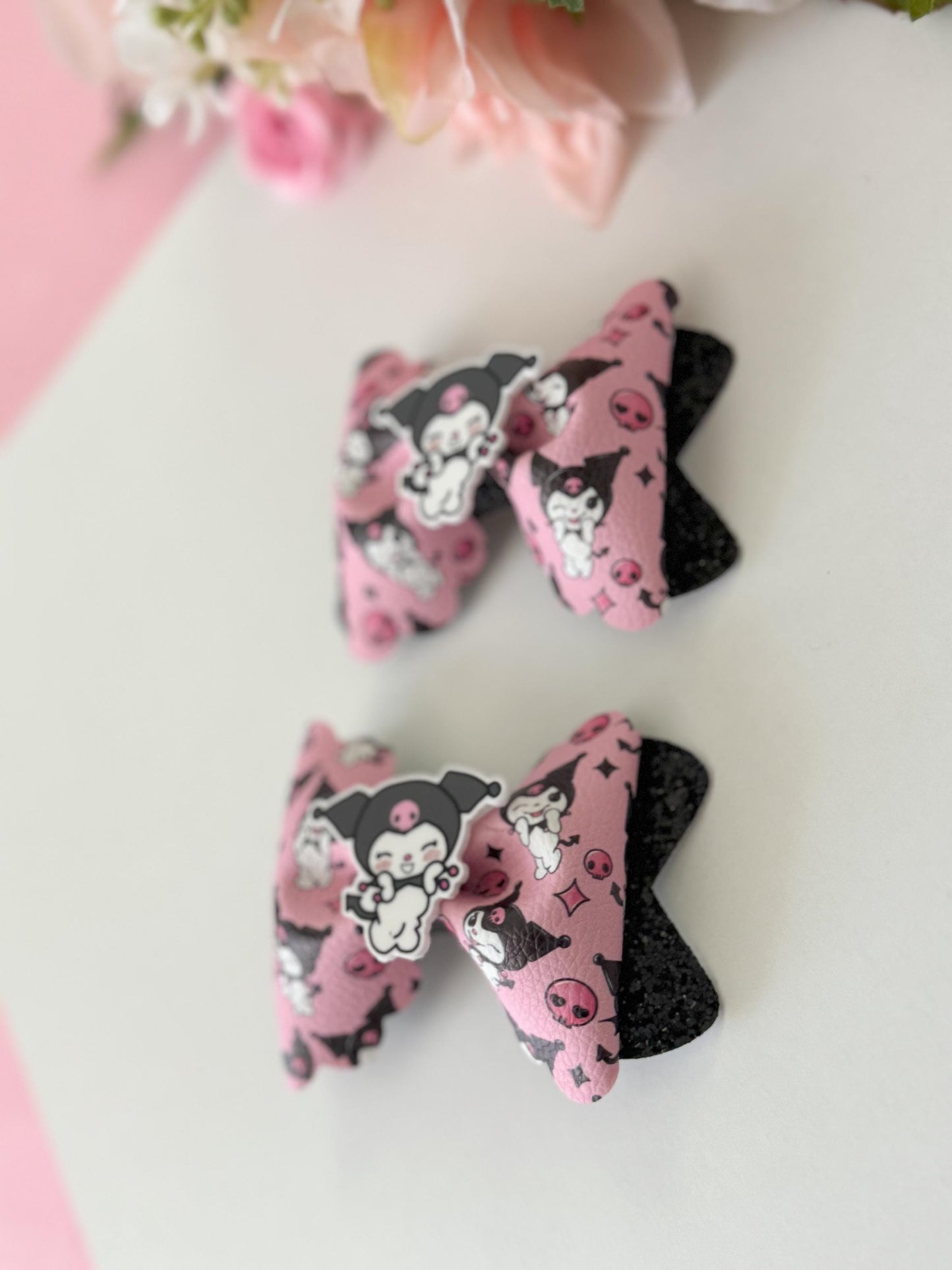 Hello cat friend bow set. Bows. Hello cat accessories . Theme bows . Character bows . Kitty bows , hello cat friends birthday, lazos