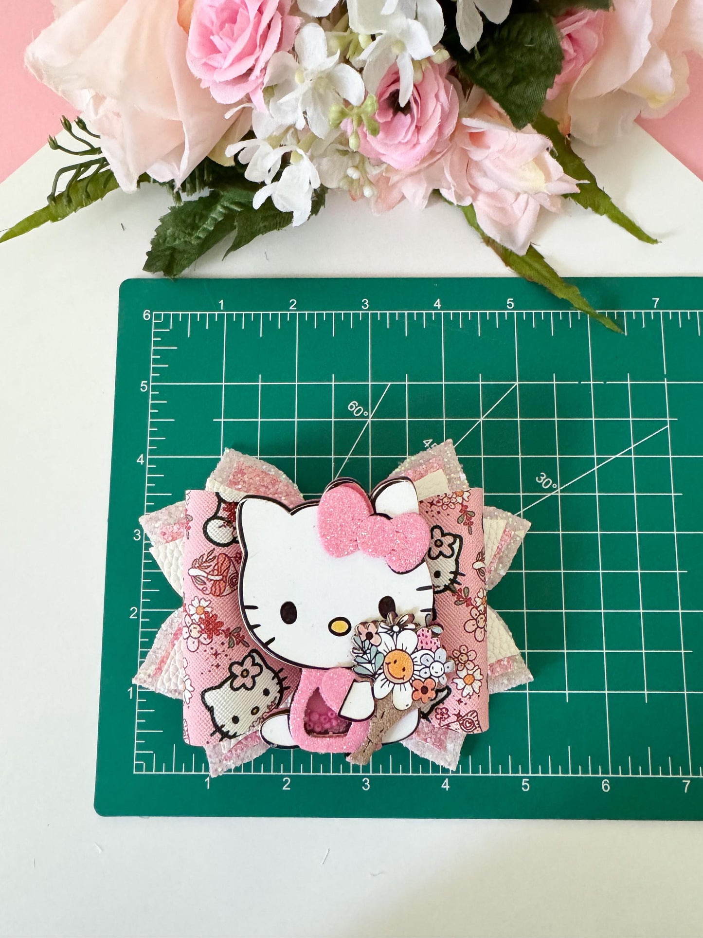 Hello cat bow  , Characters bows, bows, Hair bow, cat bow , kitty birthday, kitty bows, hello cat accessories, lazos