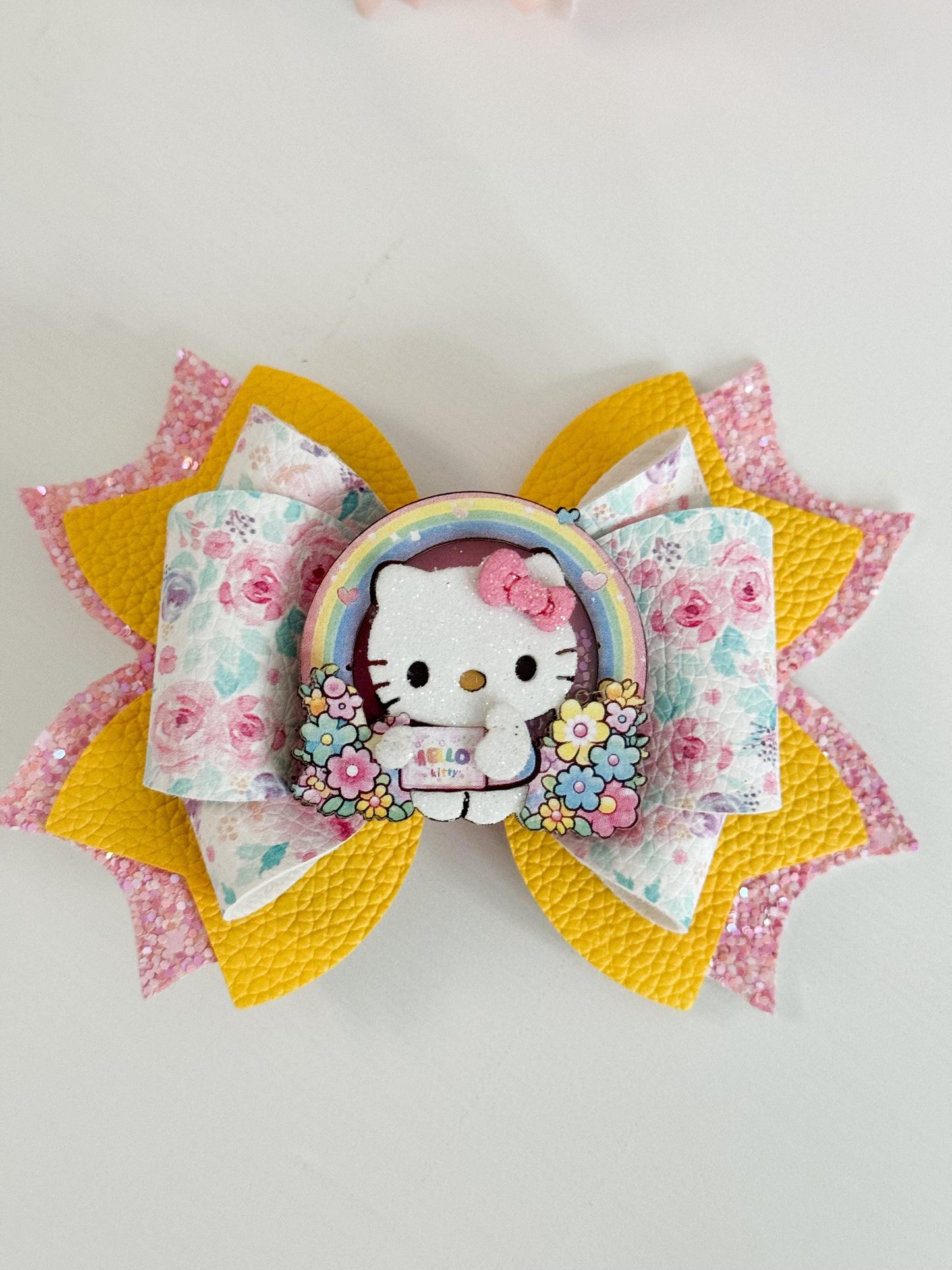 Hello cat bow  , Characters bows, bows, Hair bow, cat bow , kitty birthday, kitty bows, hello cat accessories, lazos