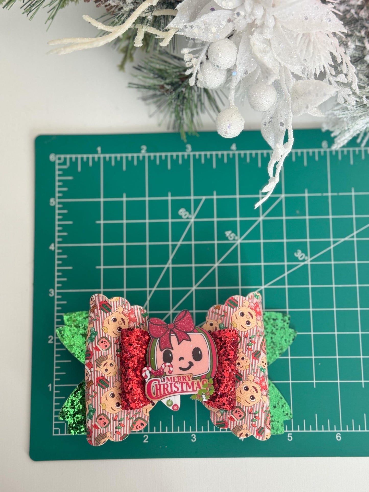 Christmas bow, Christmas handmade, Christmas gift ,bows, handmade gift for girls. Beautiful bows, lazos, Christmas present