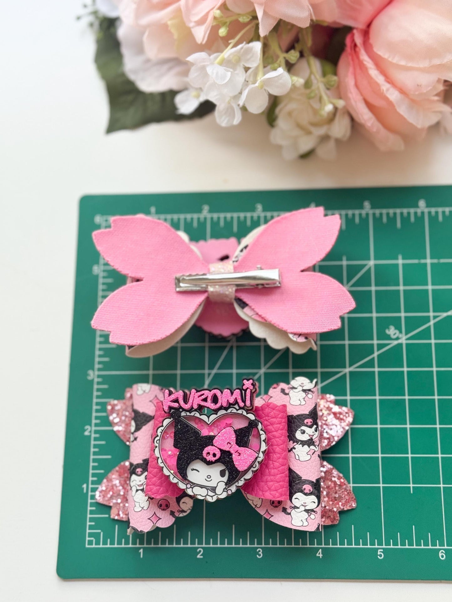 Hello cat friends  bow set. Bows. Hello cat friends bows. Theme bows . Character bows . Kitty bows , handmade accessories