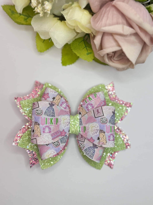 Witch green and pink girl bow  , pink girl bow, Characters bows, bows, Hair bow, movie character bows , accessories ,lazos,