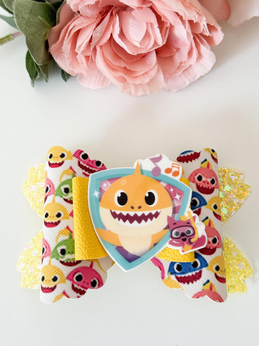Shark bow, birthday accessories , Hair bow, handmade bows, lazos. Summer bows, shark birthday theme, accessories